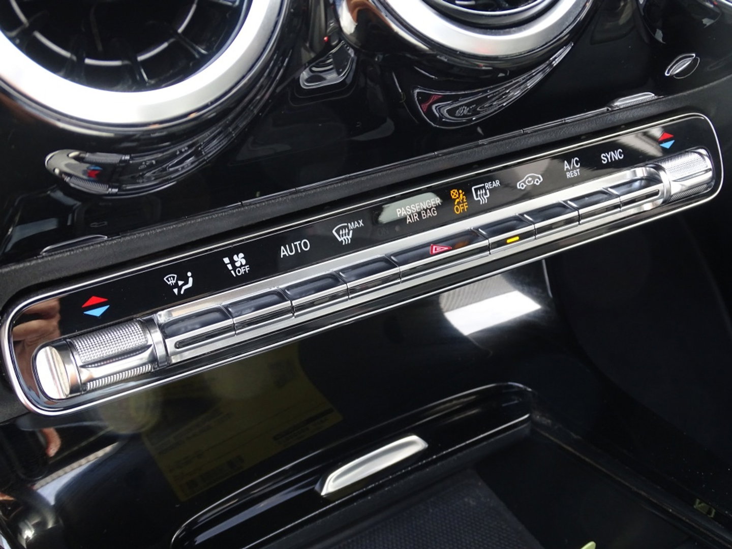 Mercedes-Benz A-Klasse 200 163PK automaat / Premium / AMG pakket / LED