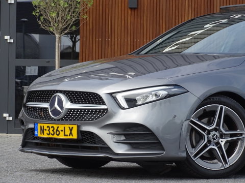 Mercedes-Benz A-Klasse 200 163PK automaat / Premium / AMG pakket / LED