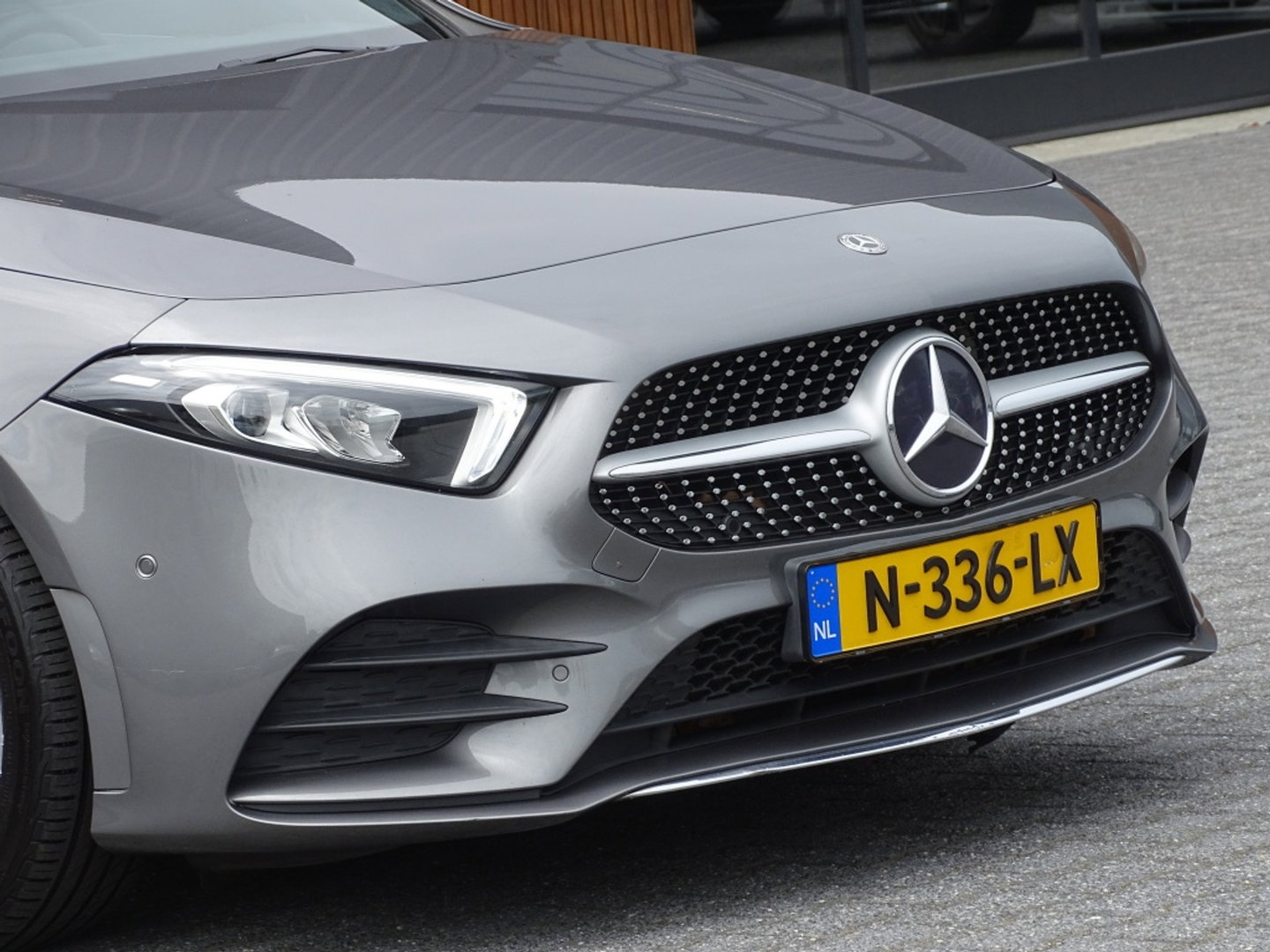 Mercedes-Benz A-Klasse 200 163PK automaat / Premium / AMG pakket / LED