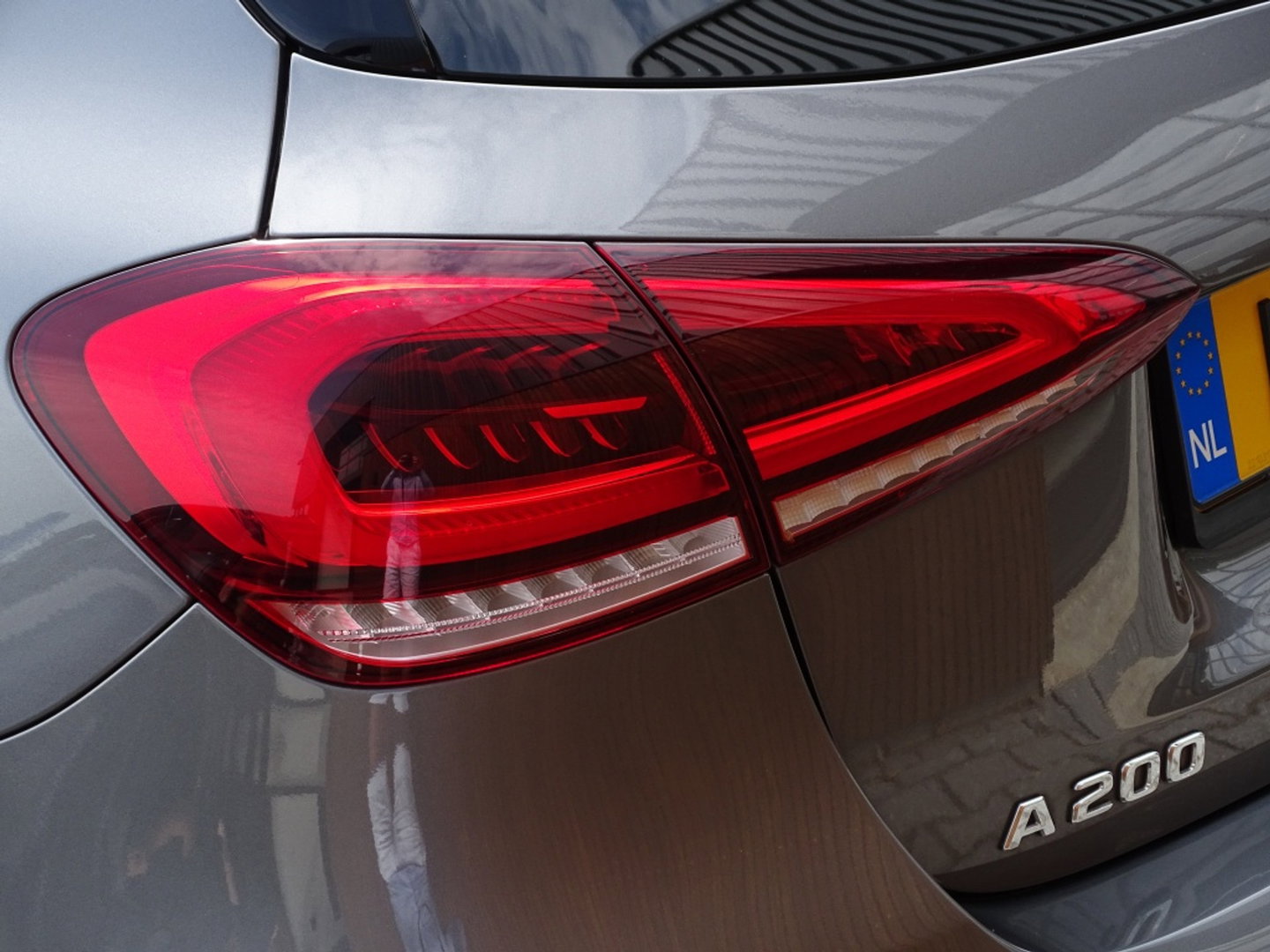 Mercedes-Benz A-Klasse 200 163PK automaat / Premium / AMG pakket / LED