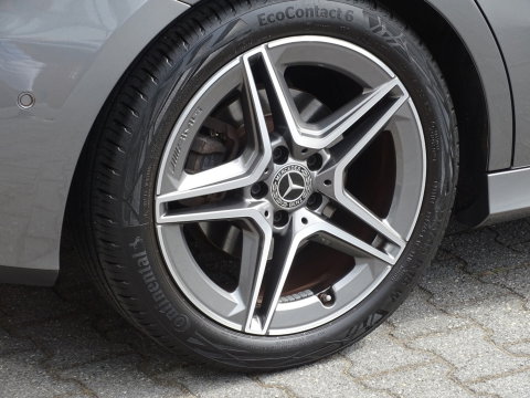 Mercedes-Benz A-Klasse 200 163PK automaat / Premium / AMG pakket / LED