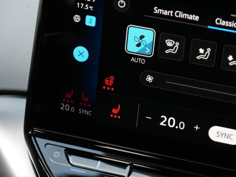 Volkswagen ID.4 77kWh 1ST/ CAMERA/ TREKHAAK/ 20INCH VELGEN/ LUXE INTERIEUR