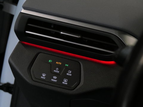 Volkswagen ID.4 77kWh 1ST/ CAMERA/ TREKHAAK/ 20INCH VELGEN/ LUXE INTERIEUR