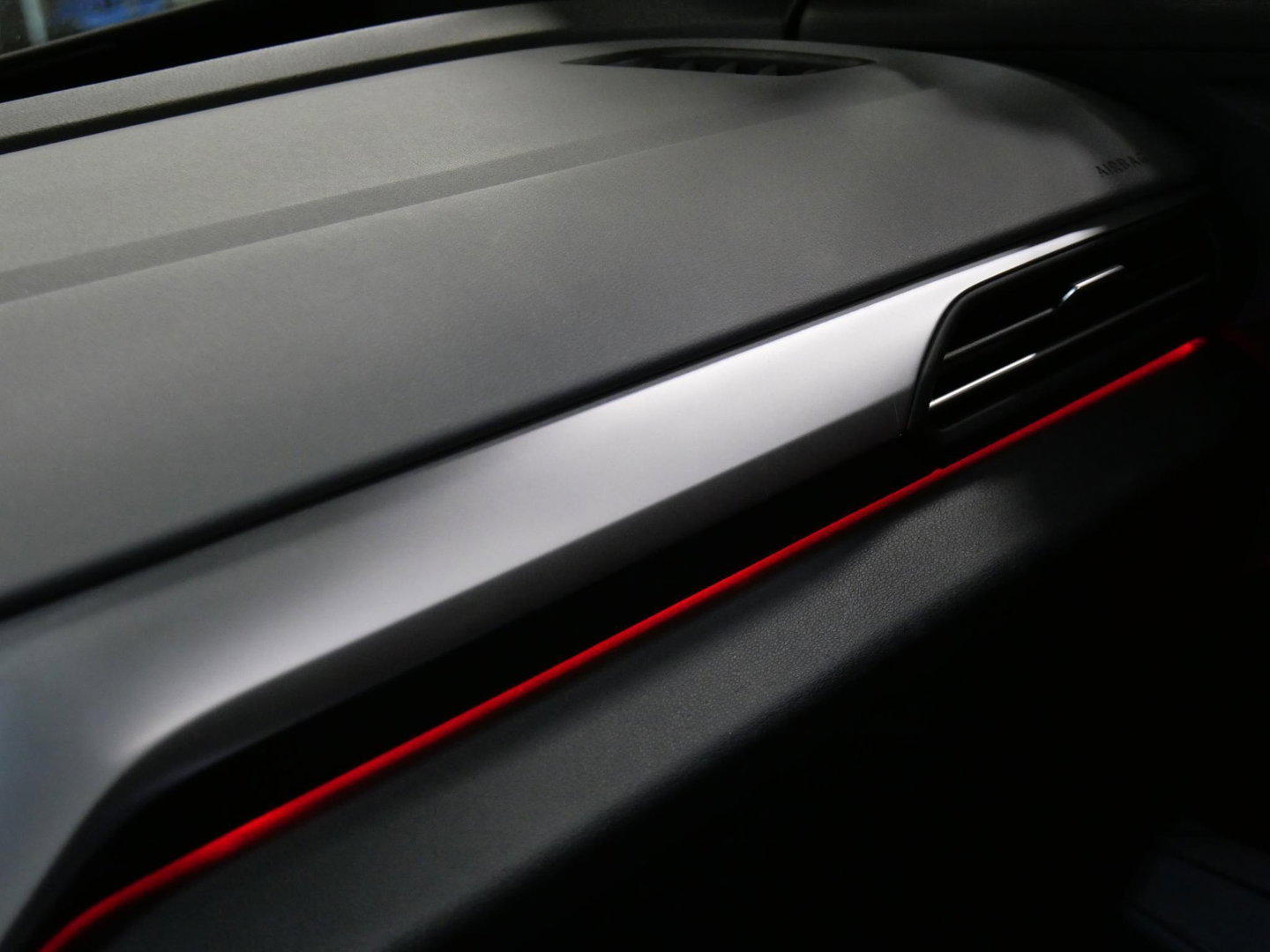 Volkswagen ID.4 77kWh 1ST/ CAMERA/ TREKHAAK/ 20INCH VELGEN/ LUXE INTERIEUR