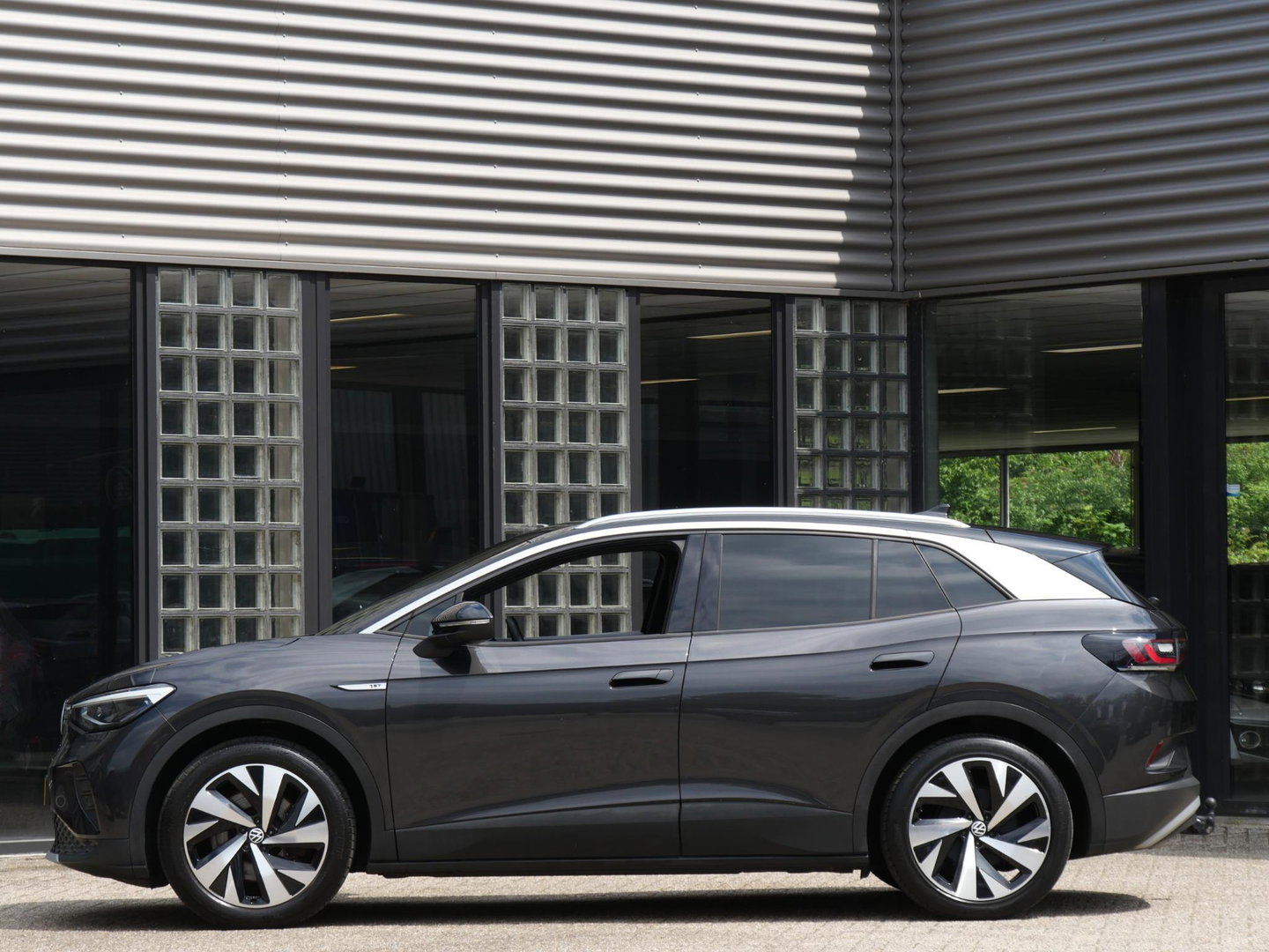Volkswagen ID.4 77kWh 1ST/ CAMERA/ TREKHAAK/ 20INCH VELGEN/ LUXE INTERIEUR