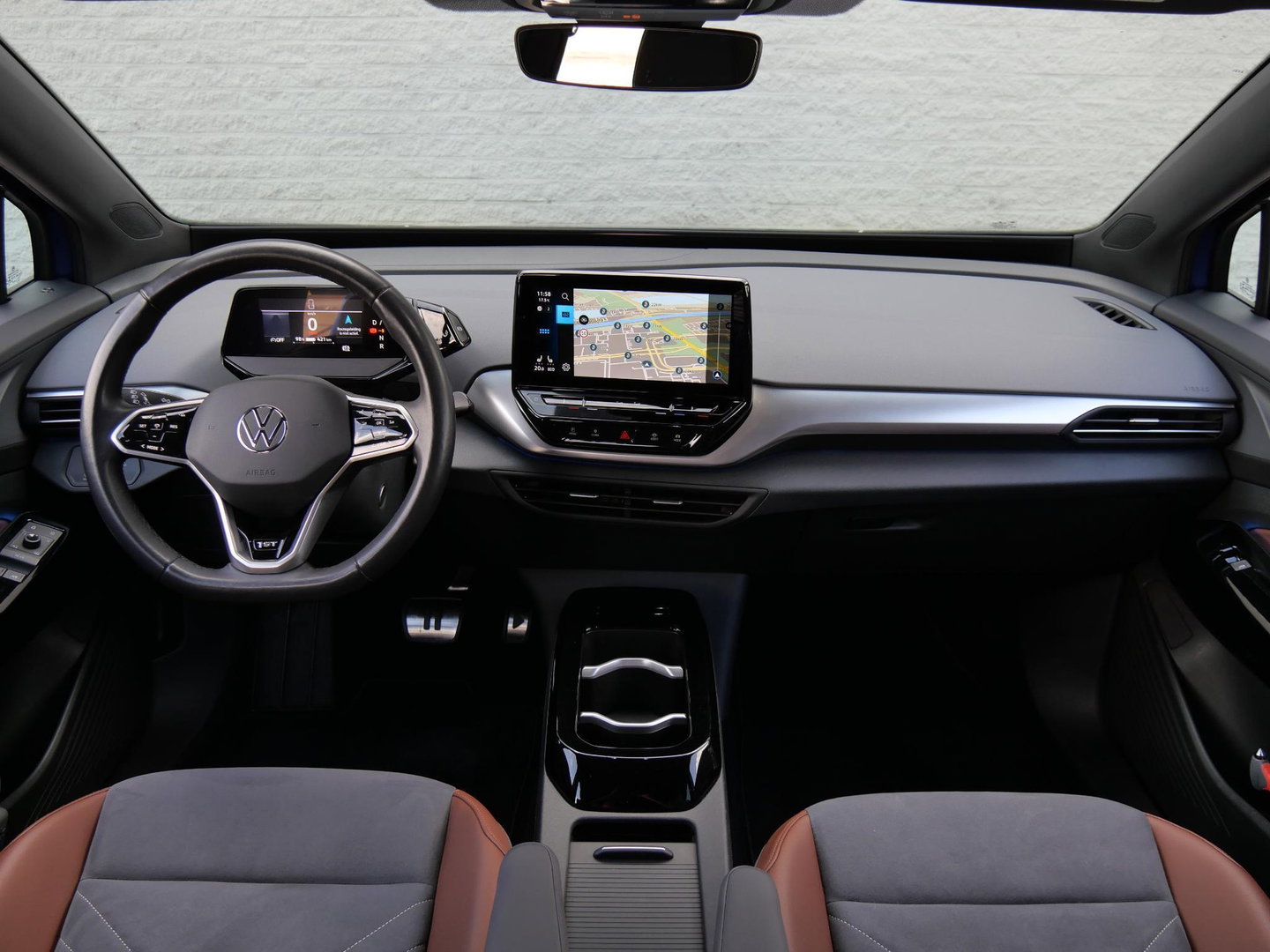Volkswagen ID.4 77kWh 1ST/ CAMERA/ TREKHAAK/ 20INCH VELGEN/ LUXE INTERIEUR