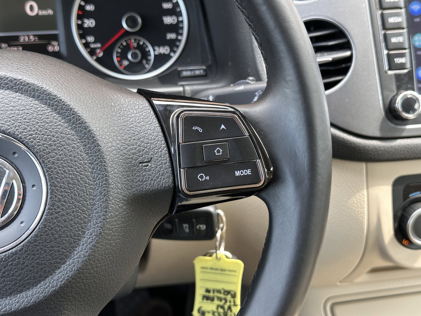 Volkswagen Tiguan 1.4 TSI Sport&Style | Airconditioning | Parkeersensoren | Trekhaak | Stop&GO | Bluetooth | Lederen Bekleding |