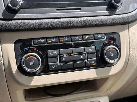 Volkswagen Tiguan 1.4 TSI Sport&Style | Airconditioning | Parkeersensoren | Trekhaak | Stop&GO | Bluetooth | Lederen Bekleding |