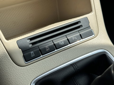 Volkswagen Tiguan 1.4 TSI Sport&Style | Airconditioning | Parkeersensoren | Trekhaak | Stop&GO | Bluetooth | Lederen Bekleding |