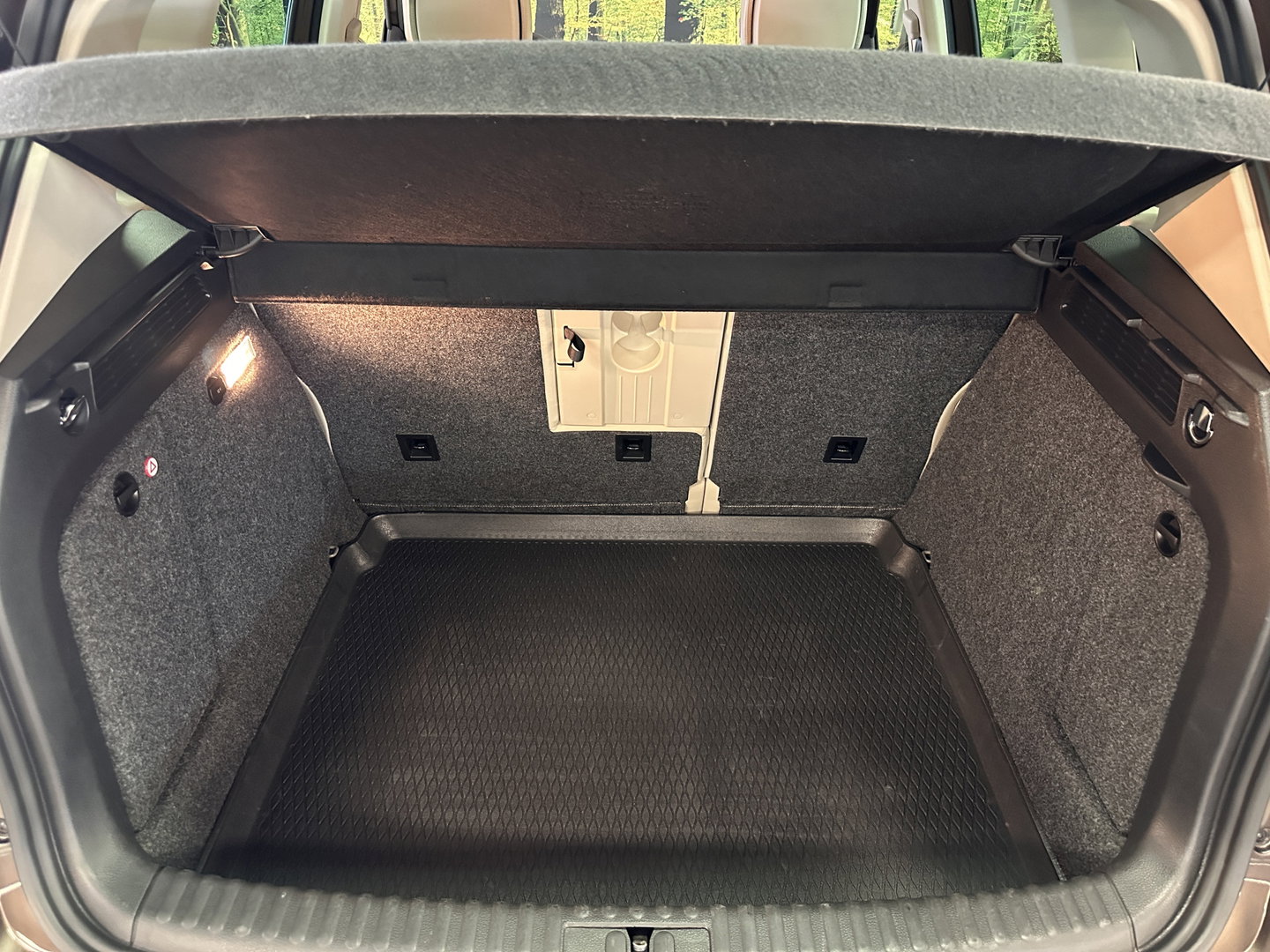 Volkswagen Tiguan 1.4 TSI Sport&Style | Airconditioning | Parkeersensoren | Trekhaak | Stop&GO | Bluetooth | Lederen Bekleding |