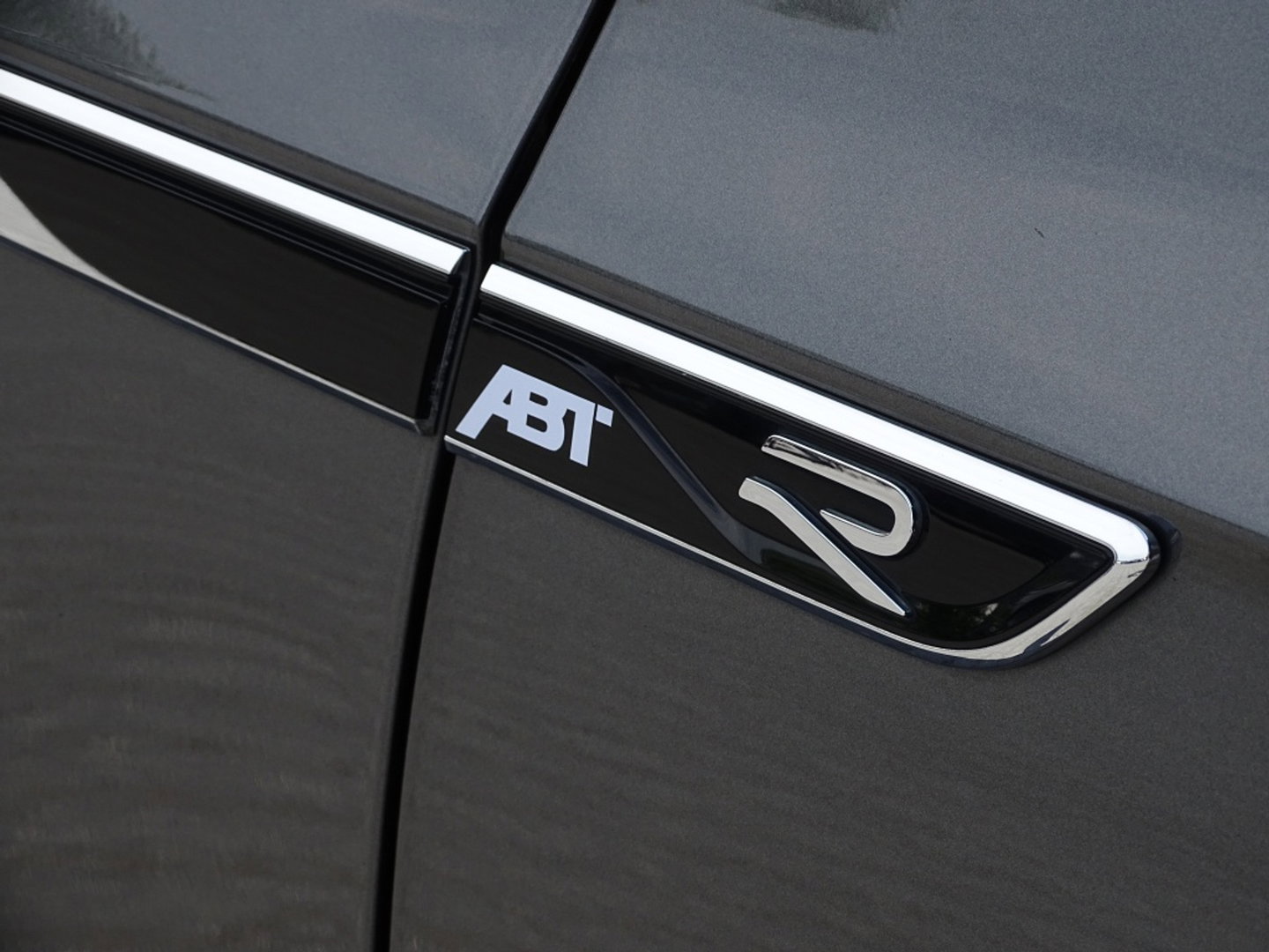 Volkswagen Touareg 3.0 e-Hybrid 462PK 4-Motion R / Massage / Dynaudio / 360°