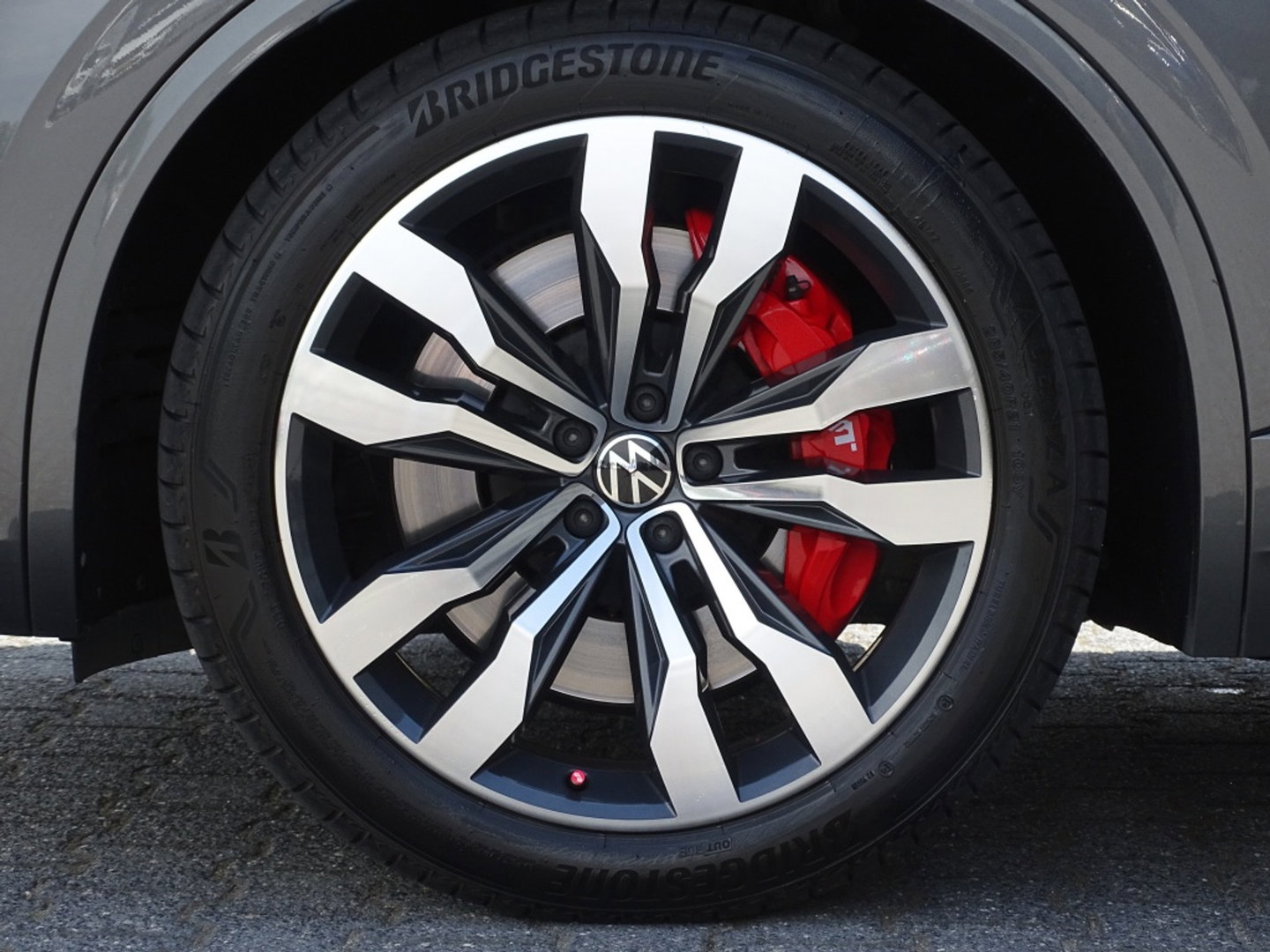 Volkswagen Touareg 3.0 e-Hybrid 462PK 4-Motion R / Massage / Dynaudio / 360°