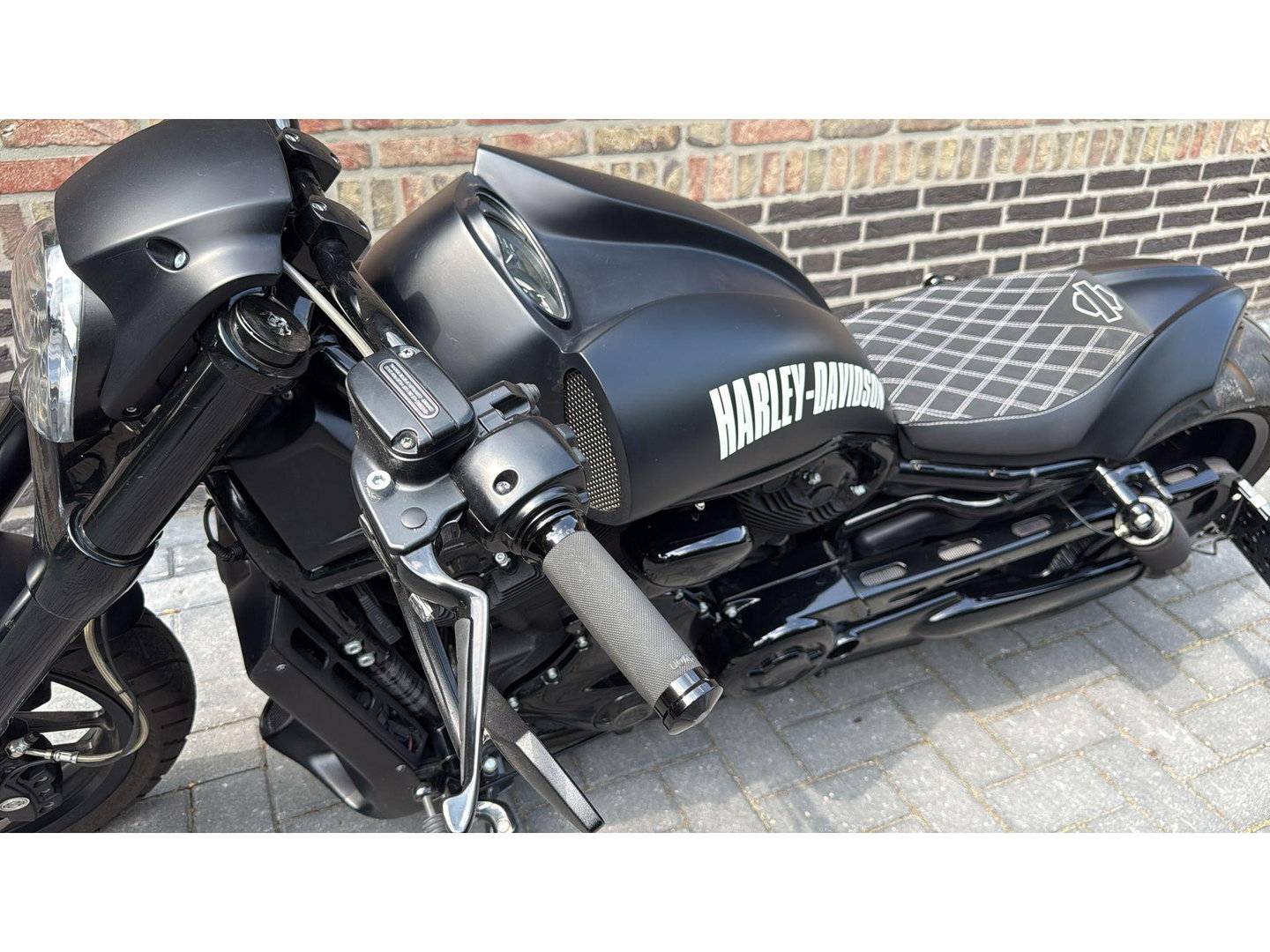 Harley Davidson VRSCF V Rod Muscle 300 Band Airride Akrapovic Full Blackout  Night Rod Custom