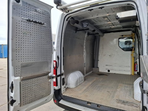 Renault Master T35 2.3 dCi L2H2 AIRCO / CRUISE CONTROLE / IMPERIAL / TREKHAAK / EURO 6