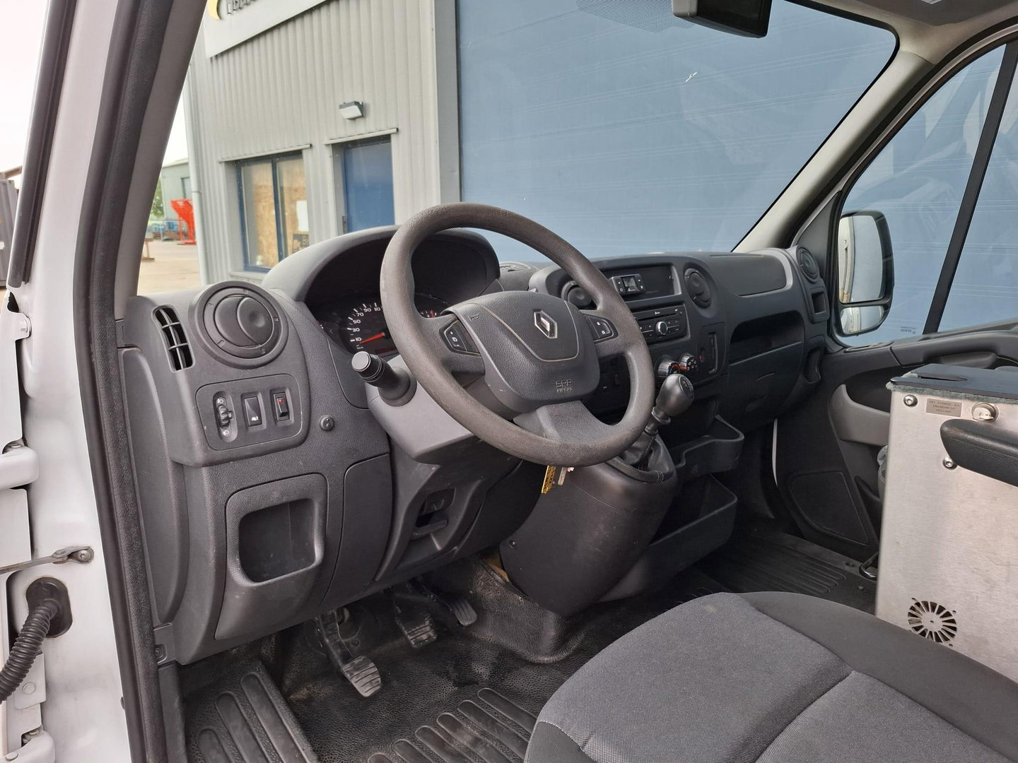 Renault Master T35 2.3 dCi L2H2 AIRCO / CRUISE CONTROLE / IMPERIAL / TREKHAAK / EURO 6