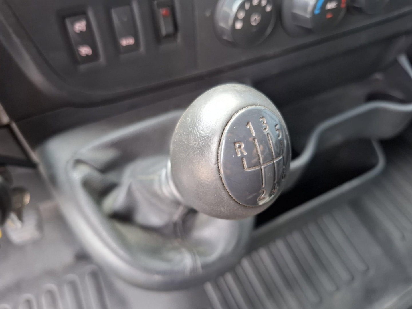 Renault Master T35 2.3 dCi L2H2 AIRCO / CRUISE CONTROLE / IMPERIAL / TREKHAAK / EURO 6