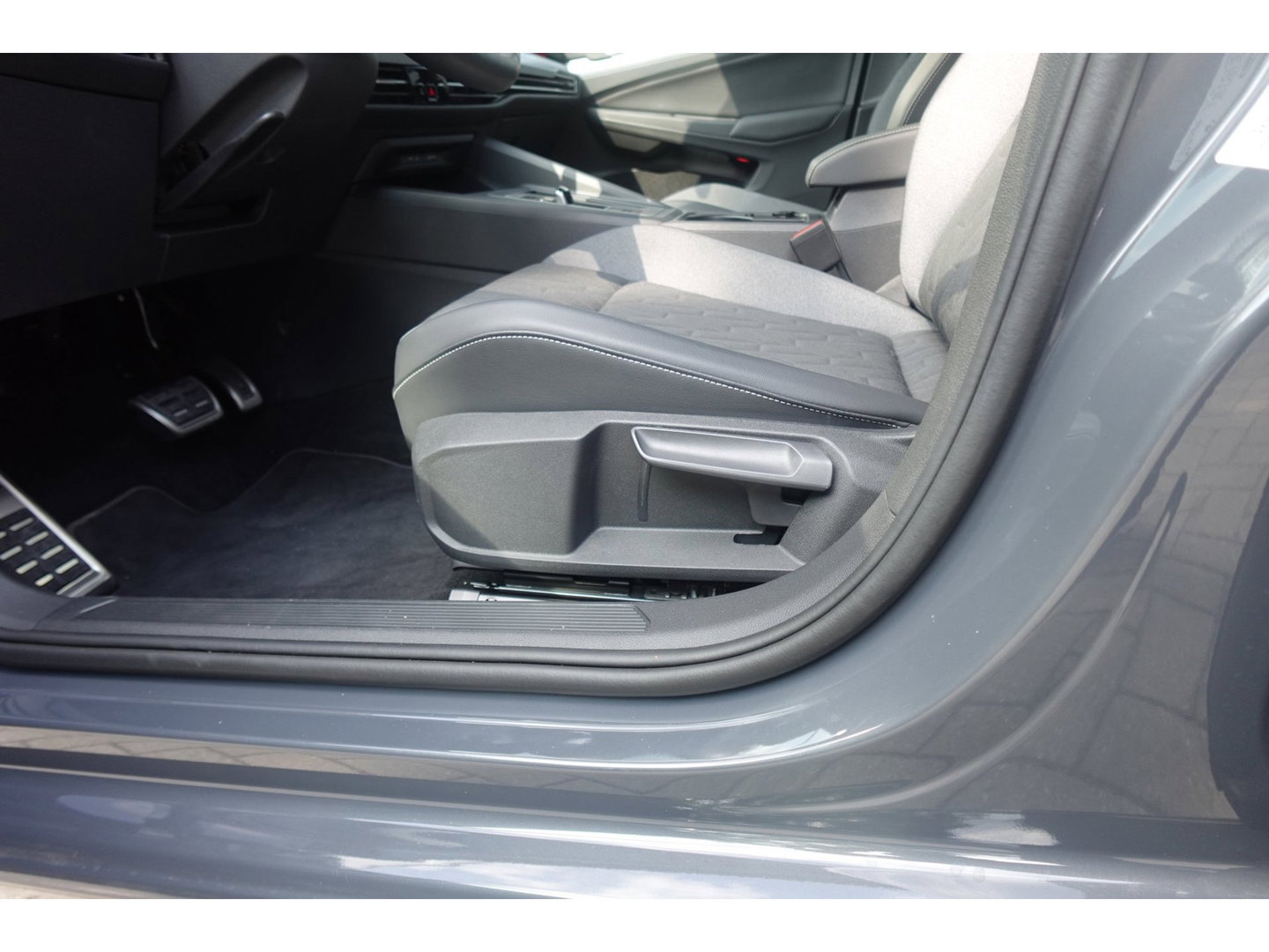 Volkswagen Golf 1.5 eTSI Goal edition CARPLAY ACC PDC NAVI CAM LED