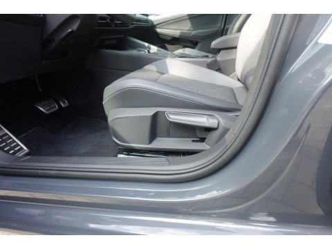 Volkswagen Golf 1.5 eTSI Goal edition CARPLAY ACC PDC NAVI CAM LED