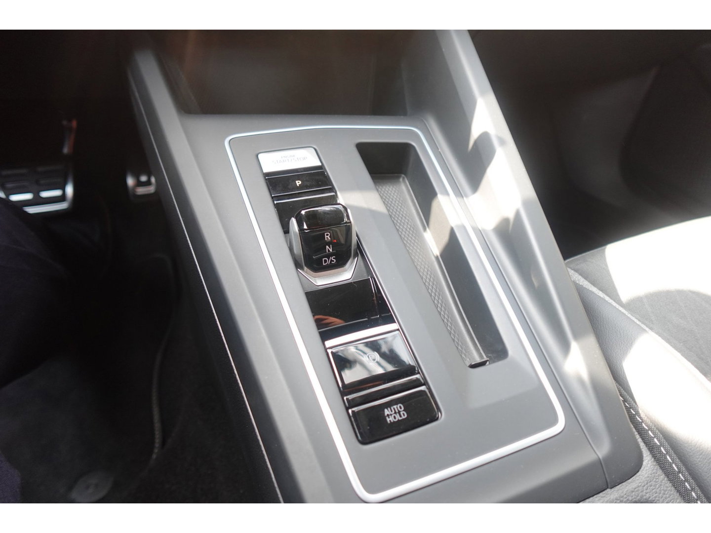 Volkswagen Golf 1.5 eTSI Goal edition CARPLAY ACC PDC NAVI CAM LED