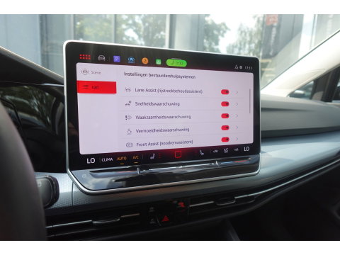 Volkswagen Golf 1.5 eTSI Goal edition CARPLAY ACC PDC NAVI CAM LED