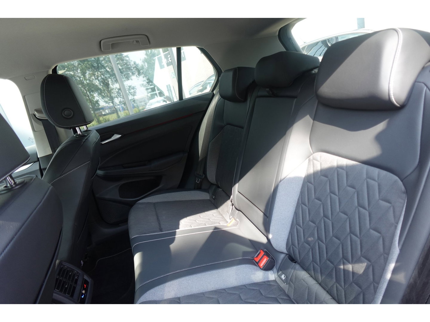 Volkswagen Golf 1.5 eTSI Goal edition CARPLAY ACC PDC NAVI CAM LED
