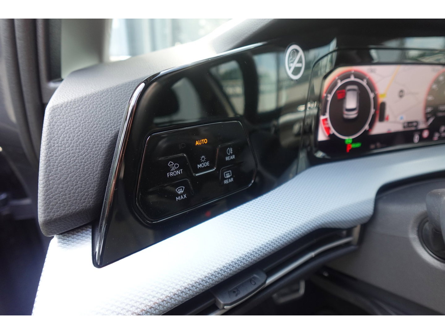 Volkswagen Golf 1.5 eTSI Goal edition CARPLAY ACC PDC NAVI CAM LED
