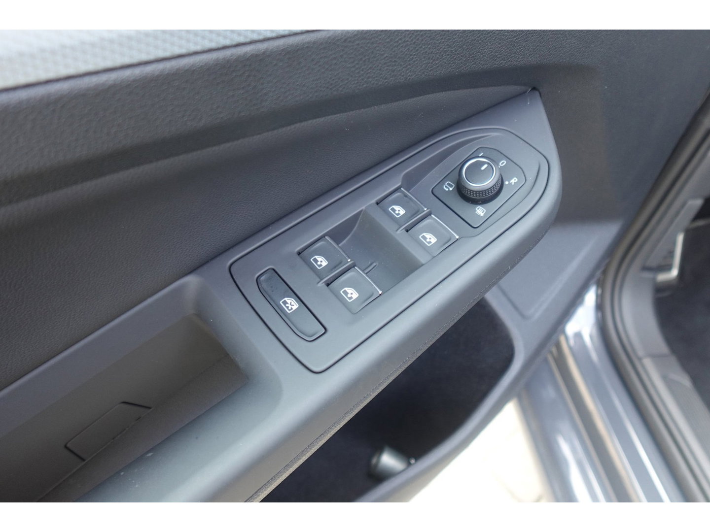 Volkswagen Golf 1.5 eTSI Goal edition CARPLAY ACC PDC NAVI CAM LED