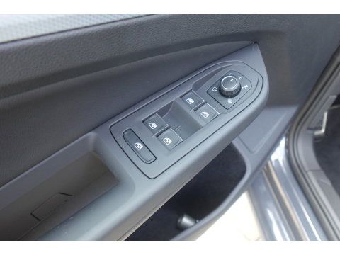 Volkswagen Golf 1.5 eTSI Goal edition CARPLAY ACC PDC NAVI CAM LED