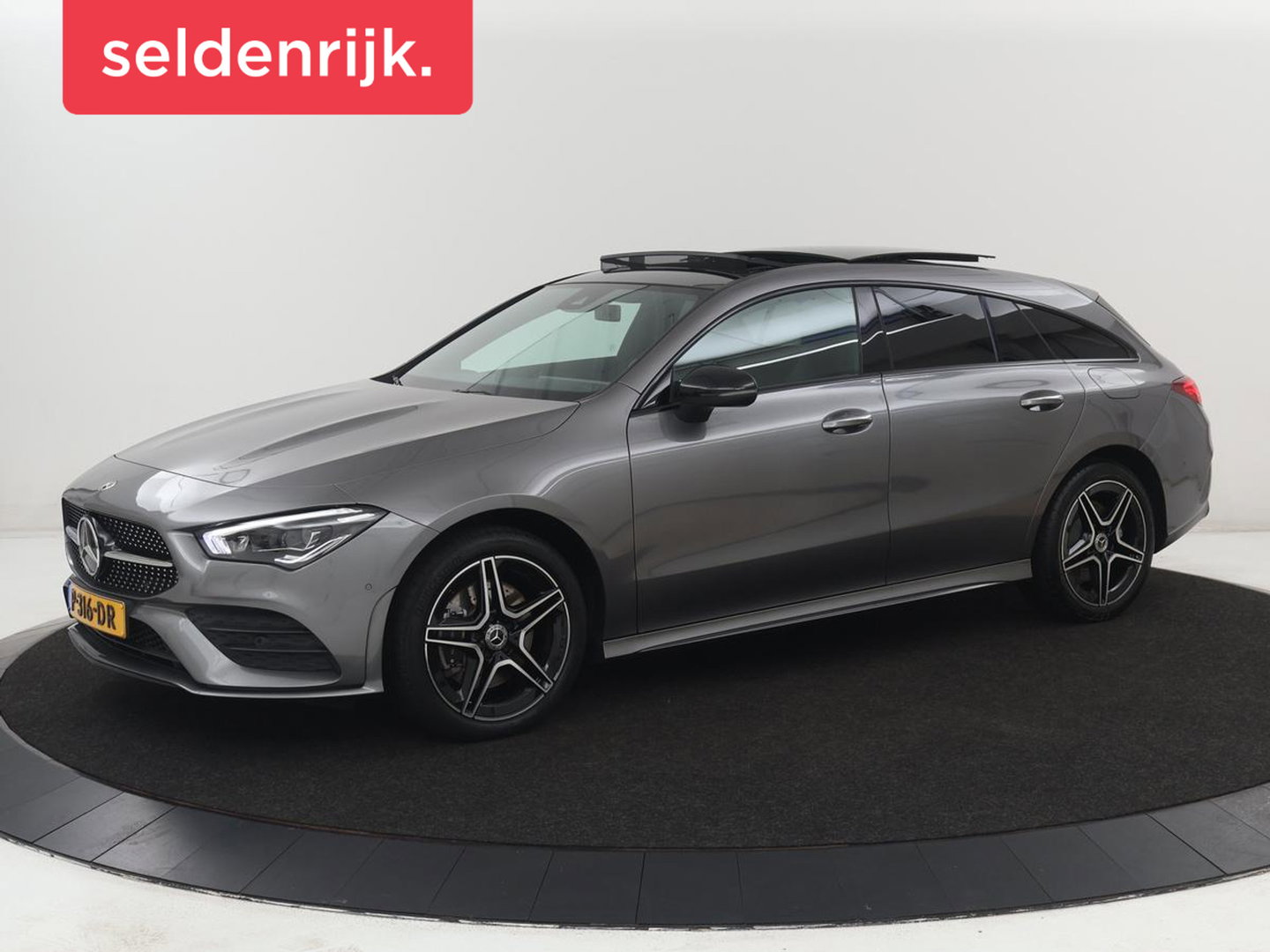 Mercedes-Benz CLA-Klasse Shooting Brake 250e Business Solution AMG Limited | SOH 94,2% | Panoramadak | Stoelverwarming | Matrix LED | Sfeerverlichting | Keyless | Memory | Widescreen | Navigatie | Camera | Park Assist | PHEV | Plug In