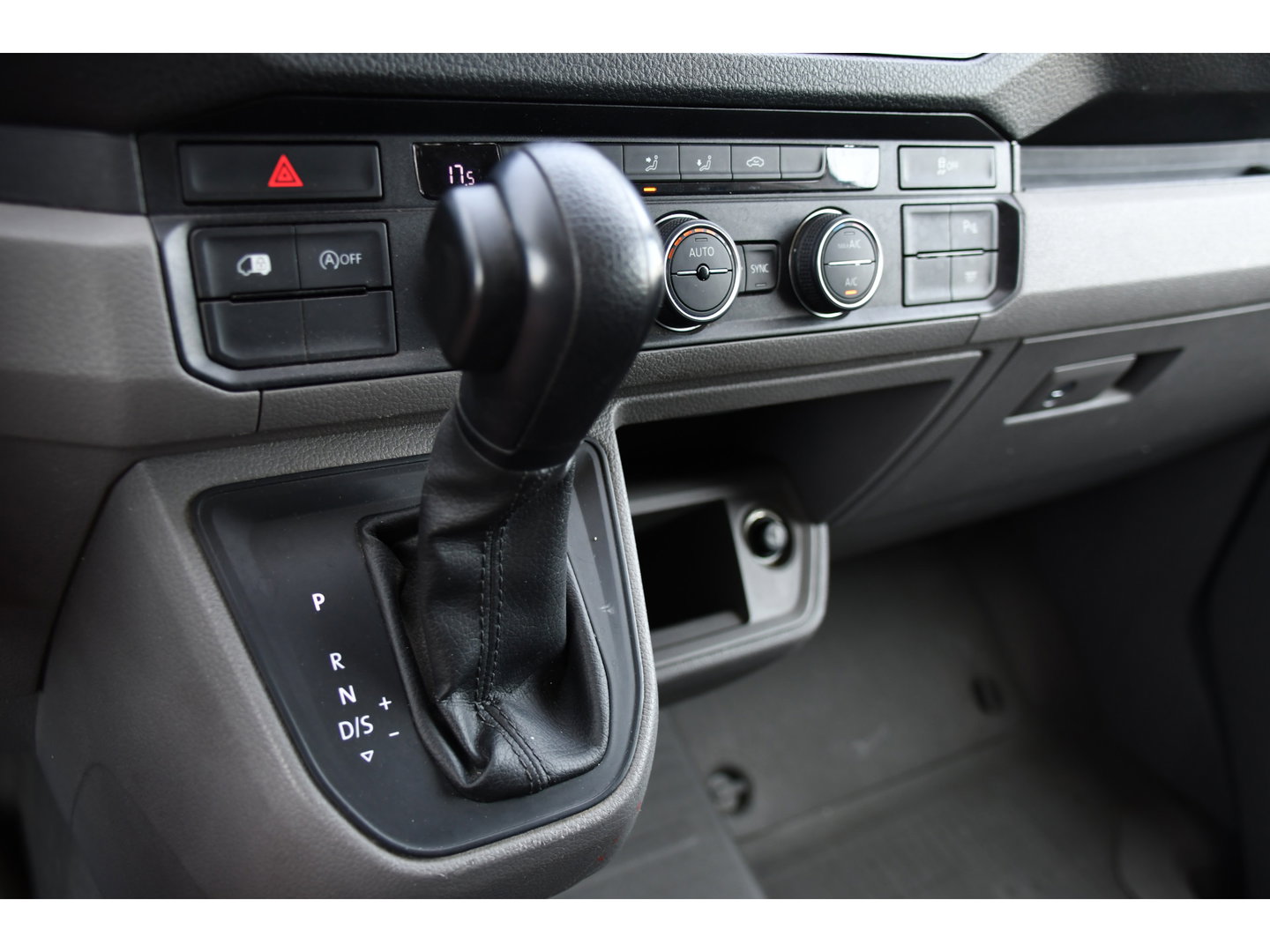 MAN TGE 3.180 35 2.0 L4H3 PB Edition Cruise, Camera, Carplay, 177pk, LED, Clima, Trekhaak, Automaat, Sensoren, Geveerde stoel, Uniek!