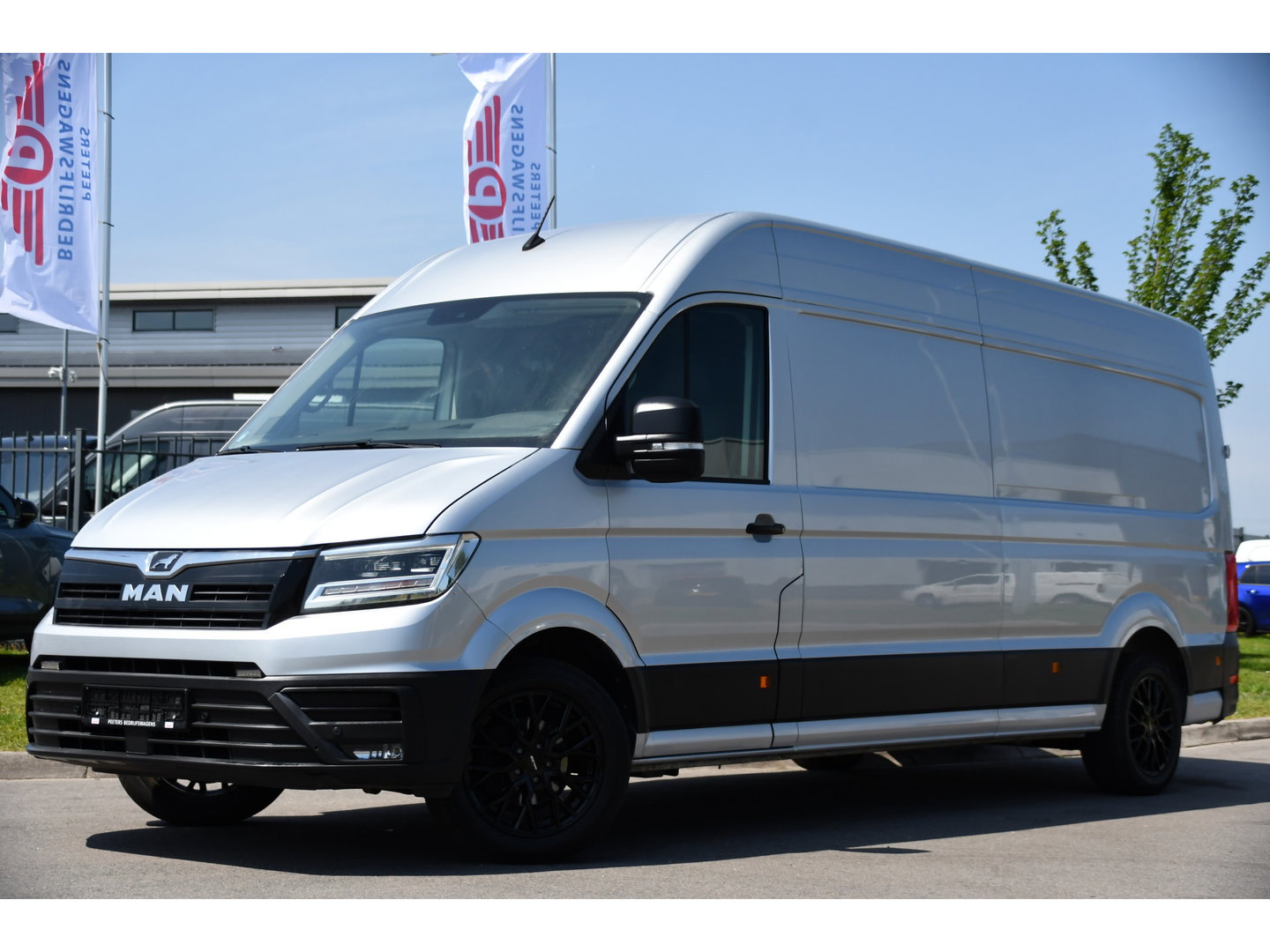 MAN TGE 3.180 35 2.0 L4H3 PB Edition Cruise, Camera, Carplay, 177pk, LED, Clima, Trekhaak, Automaat, Sensoren, Geveerde stoel, Uniek!