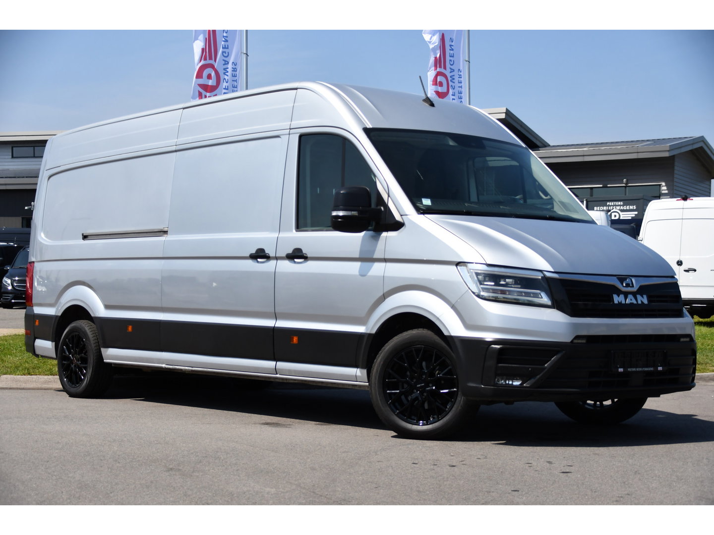MAN TGE 3.180 35 2.0 L4H3 PB Edition Cruise, Camera, Carplay, 177pk, LED, Clima, Trekhaak, Automaat, Sensoren, Geveerde stoel, Uniek!
