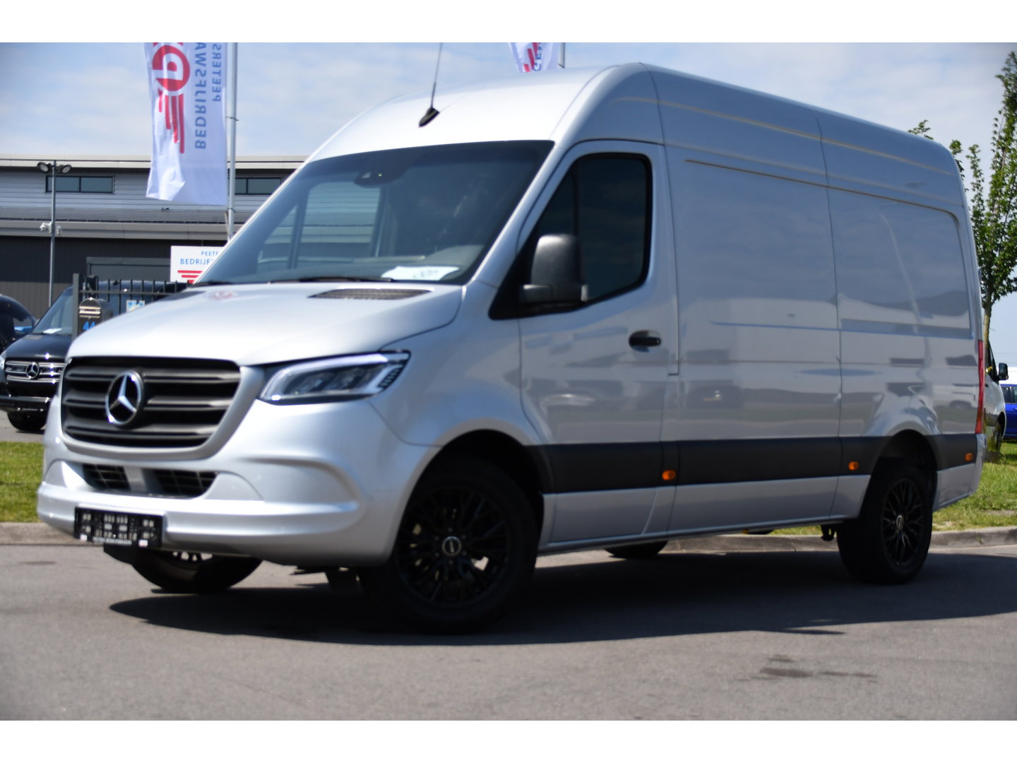 Mercedes-Benz Sprinter 319 V6 3.0 CDI L2H2 PB Edition Camera, Cruise, Carplay, 190pk, Automaat, LED, Trekhaak, Dodehoek, Sensoren, NAVI, Uniek!