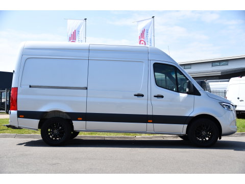 Mercedes-Benz Sprinter 319 V6 3.0 CDI L2H2 PB Edition Camera, Cruise, Carplay, 190pk, Automaat, LED, Trekhaak, Dodehoek, Sensoren, NAVI, Uniek!