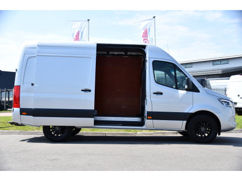 Mercedes-Benz Sprinter 319 V6 3.0 CDI L2H2 PB Edition Camera, Cruise, Carplay, 190pk, Automaat, LED, Trekhaak, Dodehoek, Sensoren, NAVI, Uniek!