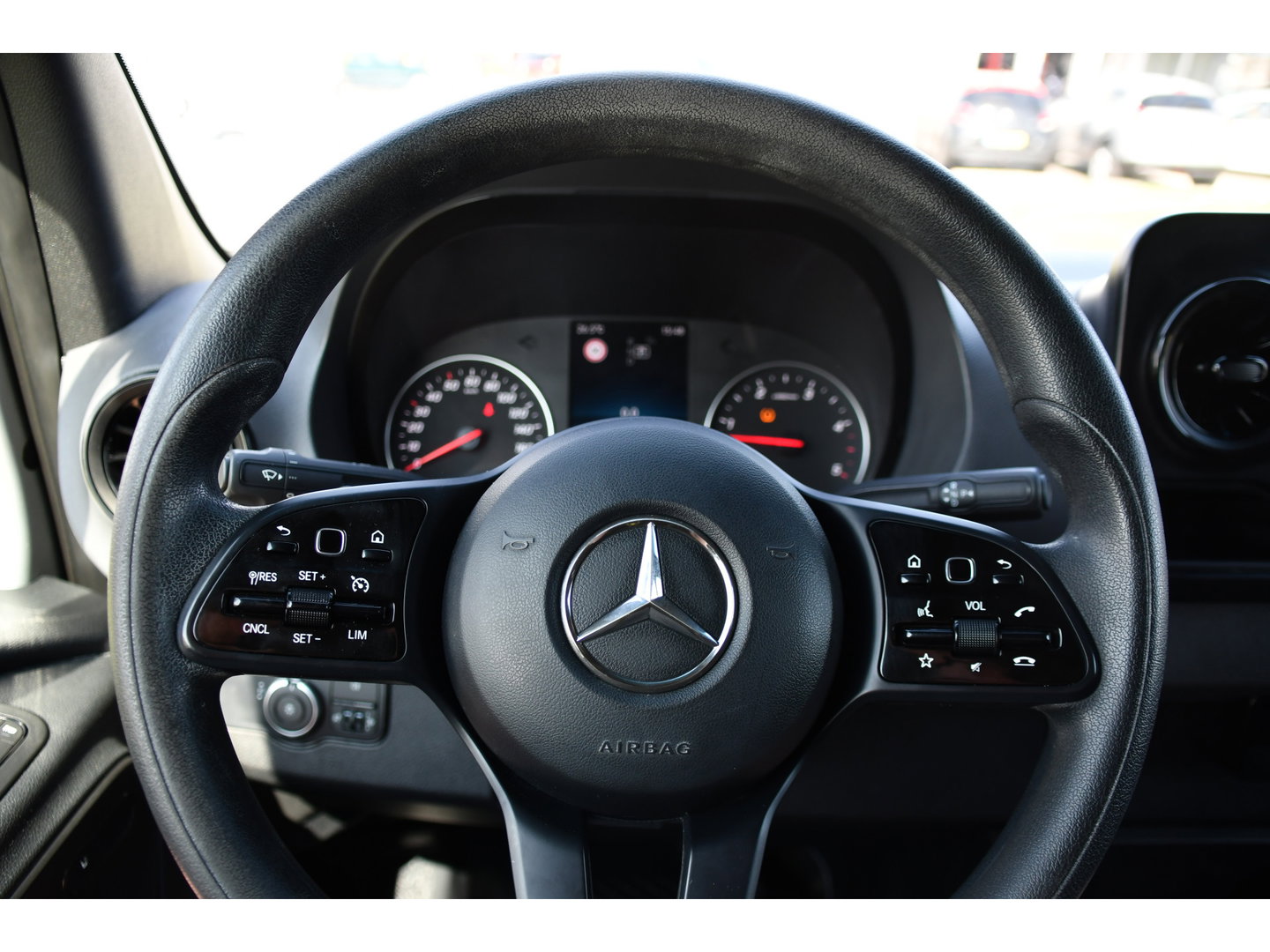 Mercedes-Benz Sprinter 319 V6 3.0 CDI L2H2 PB Edition Camera, Cruise, Carplay, 190pk, Automaat, LED, Trekhaak, Dodehoek, Sensoren, NAVI, Uniek!