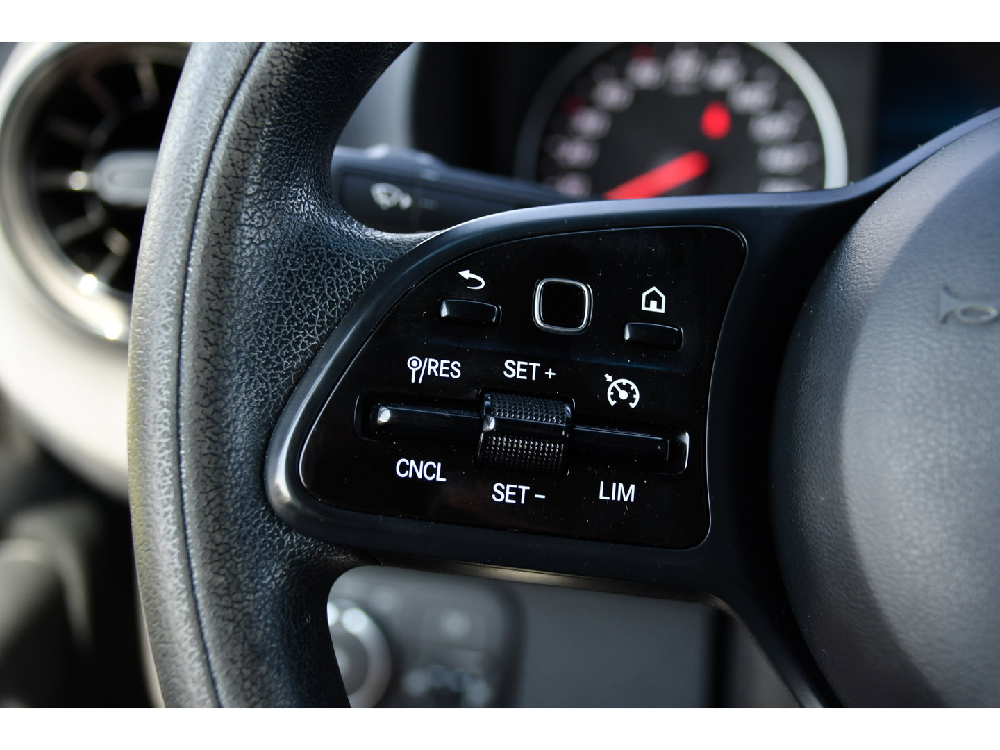 Mercedes-Benz Sprinter 319 V6 3.0 CDI L2H2 PB Edition Camera, Cruise, Carplay, 190pk, Automaat, LED, Trekhaak, Dodehoek, Sensoren, NAVI, Uniek!