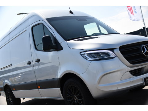 Mercedes-Benz Sprinter 319 V6 3.0 CDI L2H2 PB Edition Camera, Cruise, Carplay, 190pk, Automaat, LED, Trekhaak, Dodehoek, Sensoren, NAVI, Uniek!