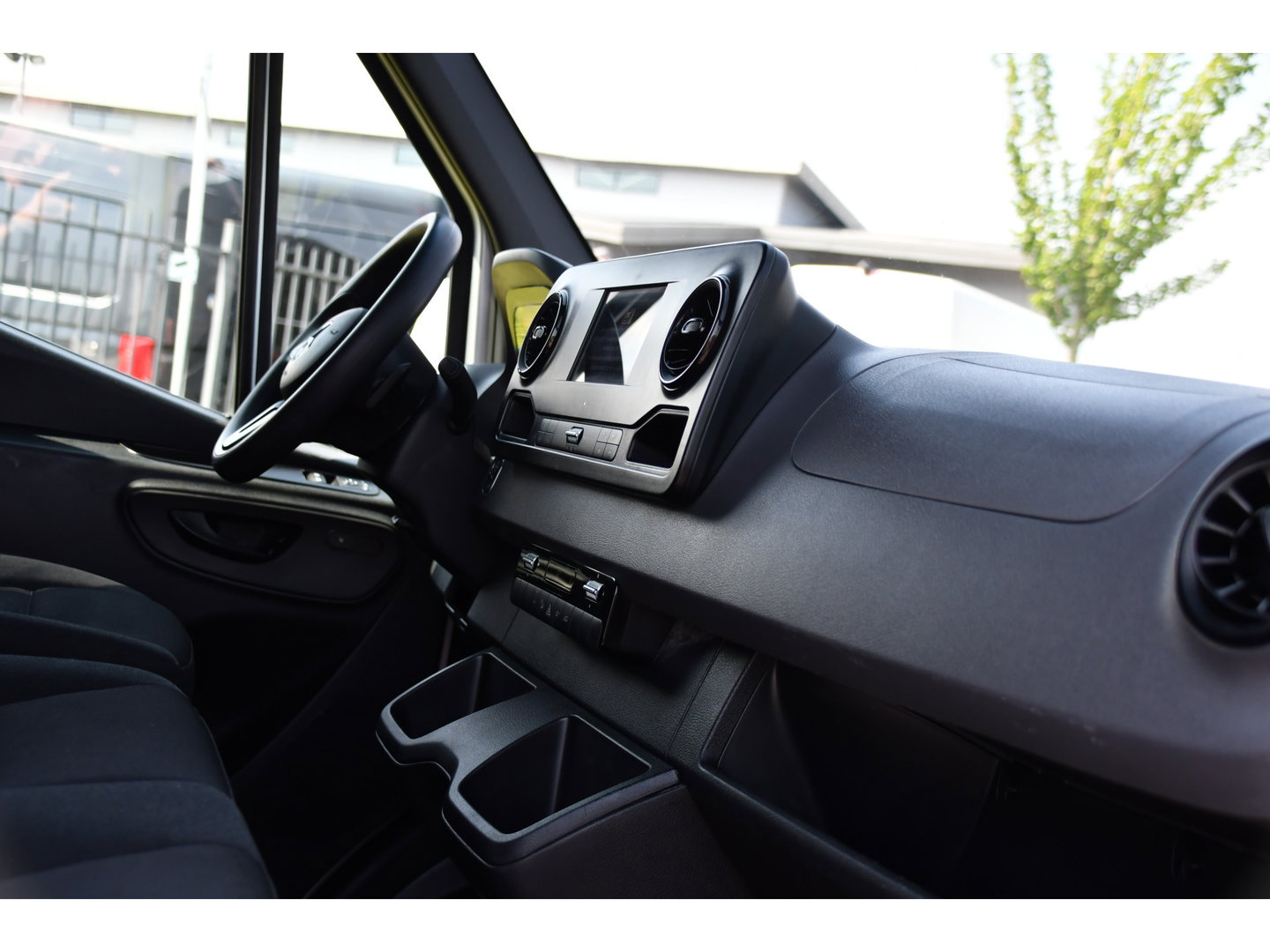 Mercedes-Benz Sprinter 319 V6 3.0 CDI L2H2 PB Edition Camera, Cruise, Carplay, 190pk, Automaat, LED, Trekhaak, Dodehoek, Sensoren, NAVI, Uniek!
