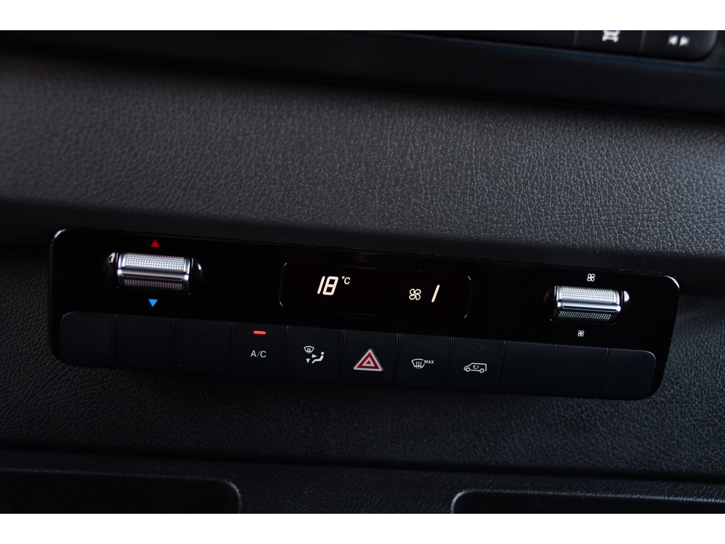 Mercedes-Benz Sprinter 319 V6 3.0 CDI L2H2 PB Edition Camera, Cruise, Carplay, 190pk, Automaat, LED, Trekhaak, Dodehoek, Sensoren, NAVI, Uniek!