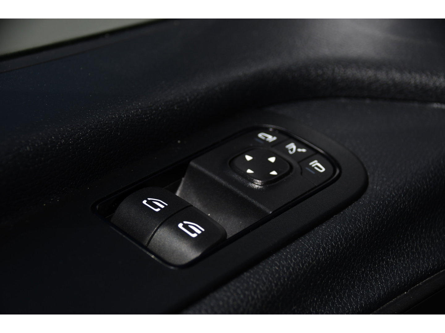 Mercedes-Benz Sprinter 319 V6 3.0 CDI L2H2 PB Edition Camera, Cruise, Carplay, 190pk, Automaat, LED, Trekhaak, Dodehoek, Sensoren, NAVI, Uniek!