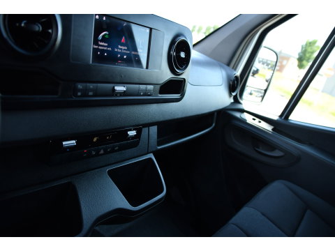 Mercedes-Benz Sprinter 319 V6 3.0 CDI L2H2 PB Edition Camera, Cruise, Carplay, 190pk, Automaat, LED, Trekhaak, Dodehoek, Sensoren, NAVI, Uniek!
