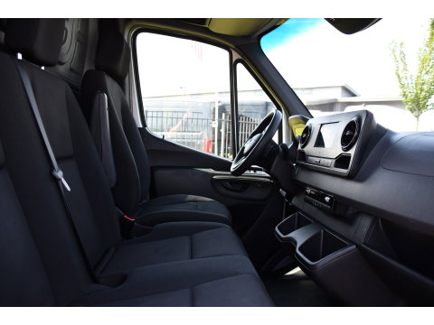 Mercedes-Benz Sprinter 319 V6 3.0 CDI L2H2 PB Edition Camera, Cruise, Carplay, 190pk, Automaat, LED, Trekhaak, Dodehoek, Sensoren, NAVI, Uniek!