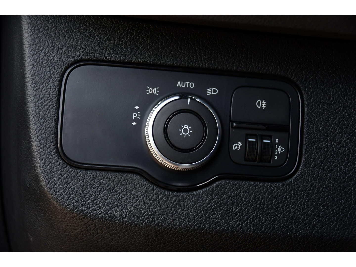 Mercedes-Benz Sprinter 319 V6 3.0 CDI L2H2 PB Edition Camera, Cruise, Carplay, 190pk, Automaat, LED, Trekhaak, Dodehoek, Sensoren, NAVI, Uniek!