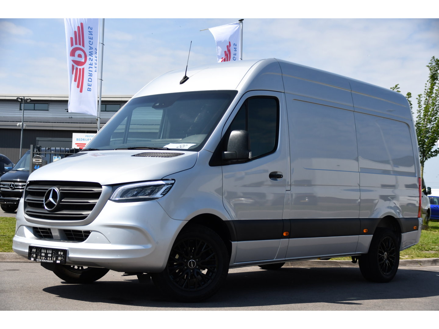 Mercedes-Benz Sprinter 319 V6 3.0 CDI L2H2 PB Edition Camera, Cruise, Carplay, 190pk, Automaat, LED, Trekhaak, Dodehoek, Sensoren, NAVI, Uniek!