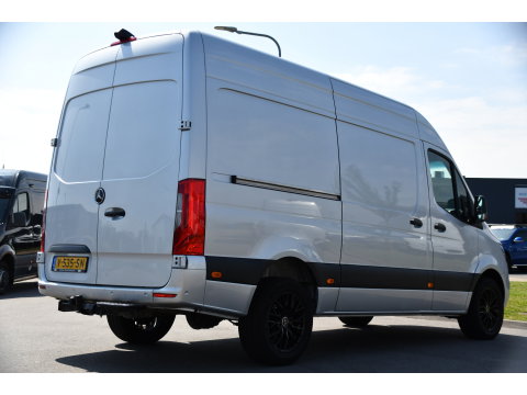 Mercedes-Benz Sprinter 319 V6 3.0 CDI L2H2 PB Edition Camera, Cruise, Carplay, 190pk, Automaat, LED, Trekhaak, Dodehoek, Sensoren, NAVI, Uniek!
