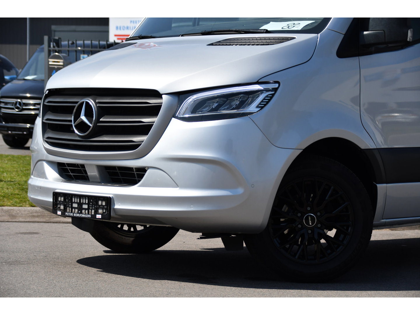 Mercedes-Benz Sprinter 319 V6 3.0 CDI L2H2 PB Edition Camera, Cruise, Carplay, 190pk, Automaat, LED, Trekhaak, Dodehoek, Sensoren, NAVI, Uniek!