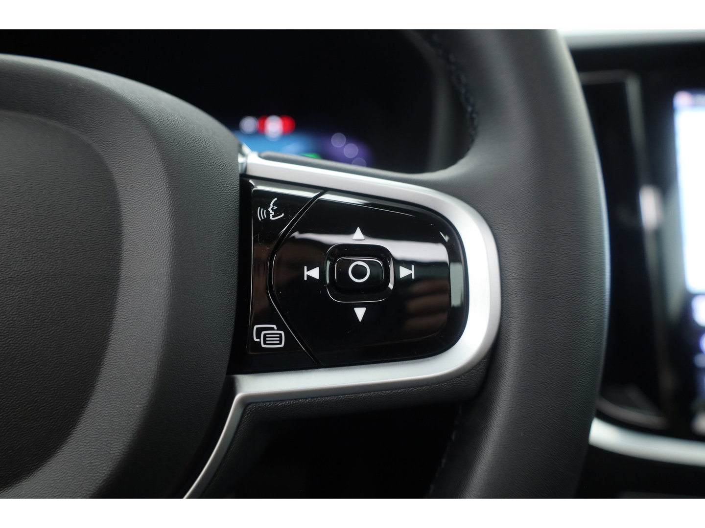 Volvo V60 2.0 T6 Plug-in hybrid AWD Plus Dark | SOH 101.9% | Forest Lake | Pano | Head-Up | Harman Kardon | 360cam | Pilot Assist | Stoel-Stuurverw.