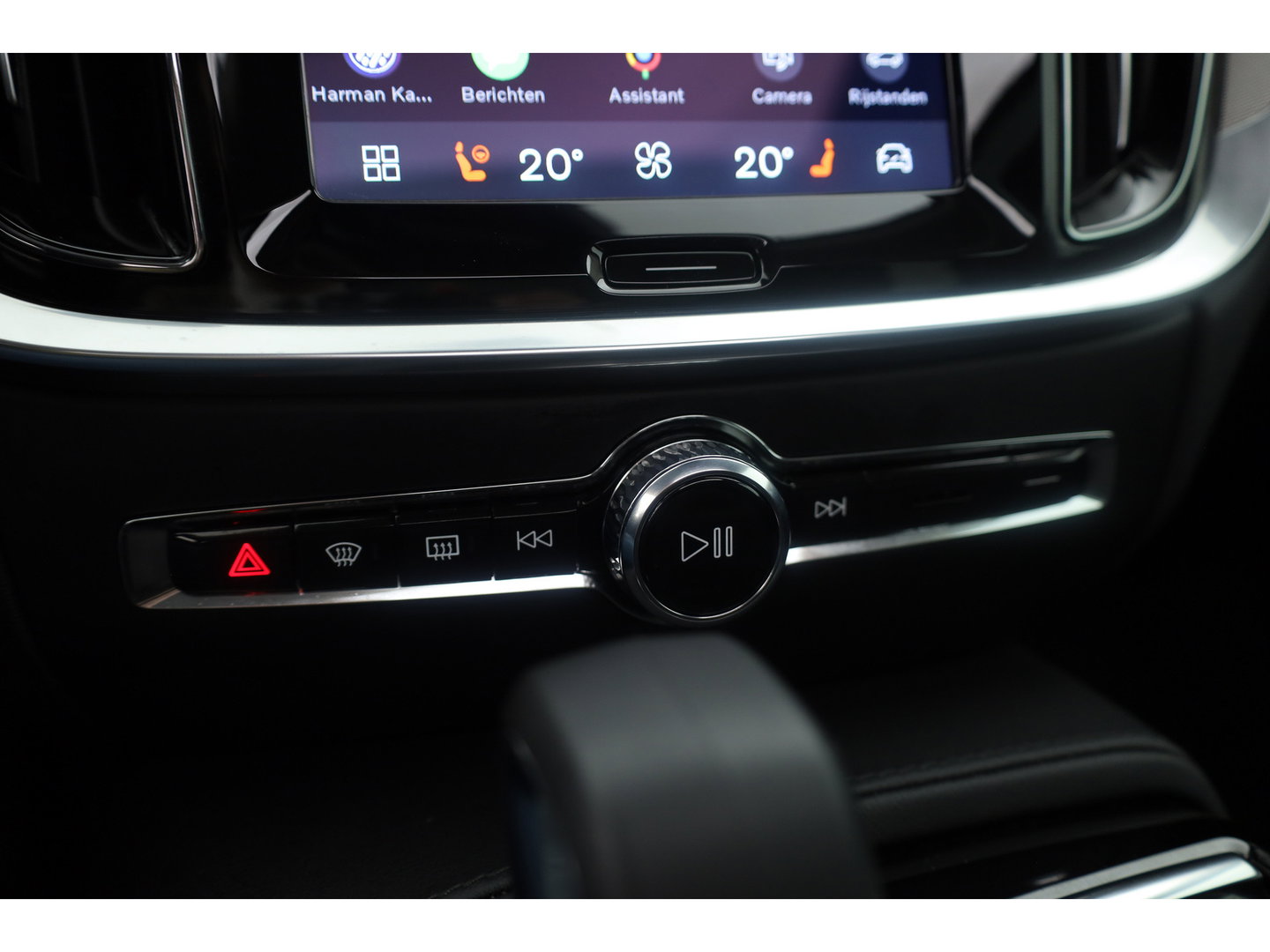Volvo V60 2.0 T6 Plug-in hybrid AWD Plus Dark | SOH 101.9% | Forest Lake | Pano | Head-Up | Harman Kardon | 360cam | Pilot Assist | Stoel-Stuurverw.
