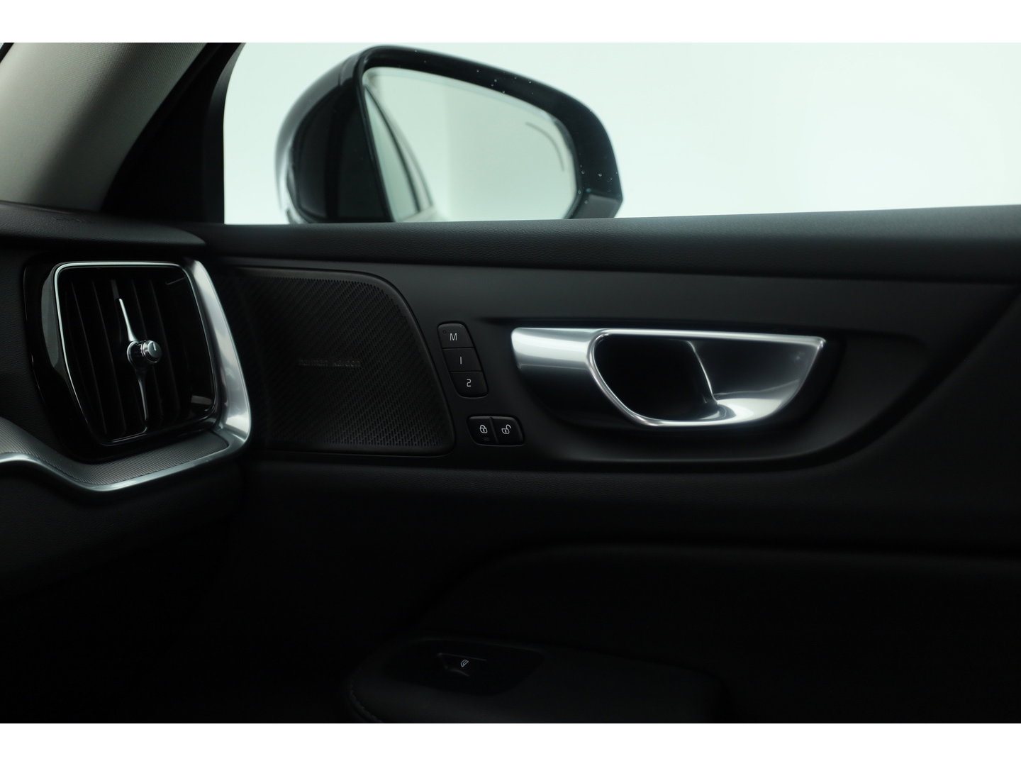 Volvo V60 2.0 T6 Plug-in hybrid AWD Plus Dark | SOH 101.9% | Forest Lake | Pano | Head-Up | Harman Kardon | 360cam | Pilot Assist | Stoel-Stuurverw.